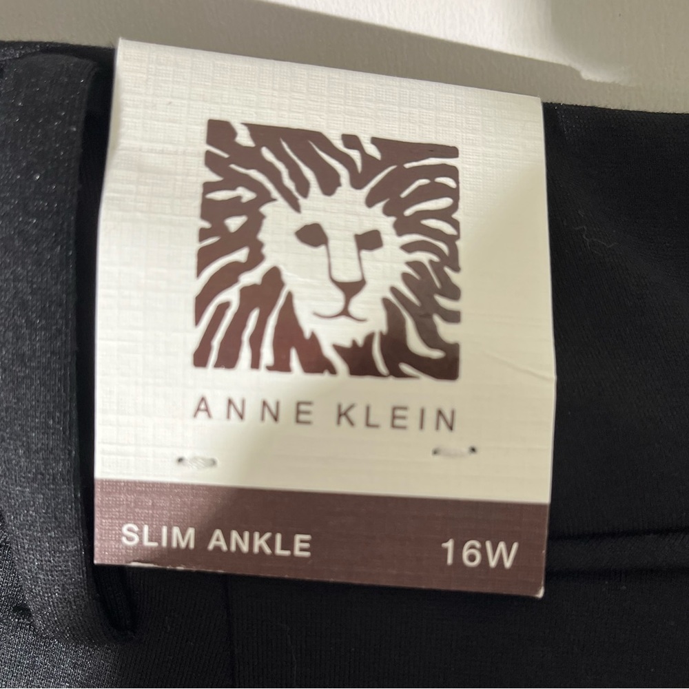 Anne Klein black dress pants. NWT.